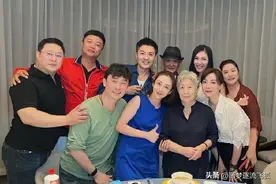陈数晒中戏99级同学合照 连续21年聚会感情浓图片
