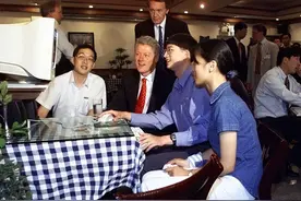 中国网吧变形记，里面藏着一代人的青春图片