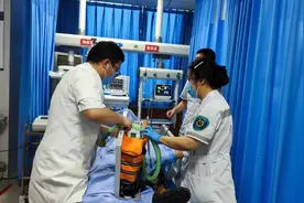 患者心跳骤停30分钟 医生一波操作后他奇迹苏醒图片
