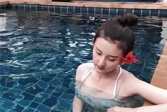 女式游泳衣新款大全(15位女明星泳装照大不同杨幂大秀火辣身材)