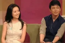 顶级恋爱脑！潘粤明董洁同晒韭菜盒子疑似复合，网友热评：他疯了图片