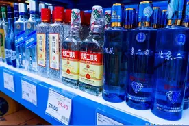 口感不太行，坑钱第一名，这3种被夸上天的白酒，全是香精勾兑的图片