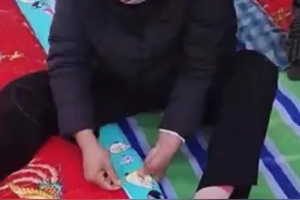 河南：女儿出嫁，母亲亲手缝制22床棉被做嫁妆，是廉价还是爱？图片