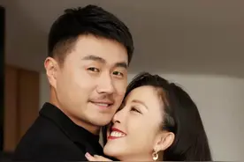 黄小蕾庆结婚8周年，与富二代老公长相差别大，相恋38天就领证图片