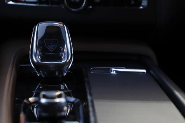 沃尔沃XC90 T8：709牛·米，百公里不到3个油，回头率超高