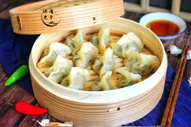 做蒸饺：用烫面还是冷水面好？教你正确做法，不粘不烂放凉都不硬图片