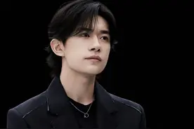 网友实名投诉易烊千玺，调查结果还不知情，信息反被泄露给后援会图片