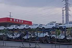 暗访长春非法改装轿运车：40米长“巨无霸”超国标一倍，国道收费站不查，有办法上高速图片