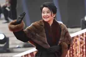 64岁胡慧中告诉我们：微胖女人穿“皮草”超显贵，一看就是阔太图片