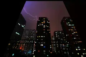 “沈阳闪电”上热搜！闪电+晚霞+超级月亮！“见证奇迹”的一晚…图片