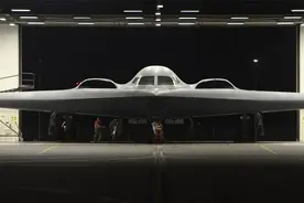 这一次是真的了? 官媒曝光H-20短片: 末尾放出的轰炸机是不是真的?图片