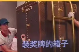 笑不活了！LV一觉醒来天塌了 冲上热搜，我却笑死在网友的评论区!图片