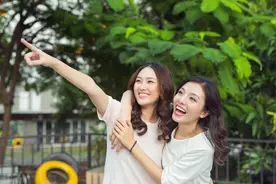 女生喜欢女生最明显的表现？图片