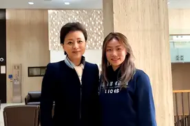 杨澜晒护照证明自己一直是中国公民，否认移民美国传闻图片
