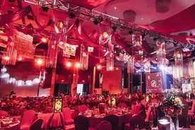 湖南一男子办满月酒，广东大哥随礼5000元，看到宴席直呼：豪横图片