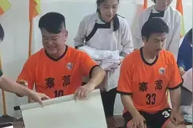 好家伙！祝枝山“小鸡啄米图”真迹重现，陈百祥看完后都忍不住了图片