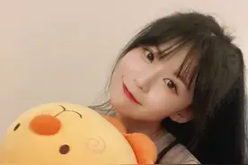 AJ自曝在休息室被瞳夕提问是不是暗恋她，两个字回应：傻杯图片
