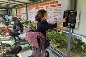 才知道，锂电池的电动车“用完再充”和“随用随充”，哪个伤电池图片
