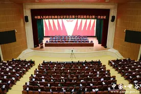 「聚焦两会」政协委员：谈体会说感悟话发展图片