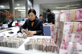 银行错把800元打成800万，发现时储户已将钱都花光，有何后果？图片