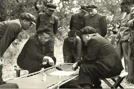 74年彭德怀去世，朱德得知其遗愿，失声痛哭：你们为啥不告诉我？图片