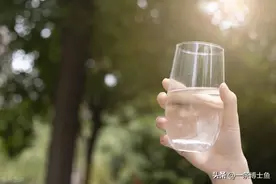 化学博士健康谈：保温杯、玻璃杯、塑料杯，陶瓷杯？哪个更安全？图片