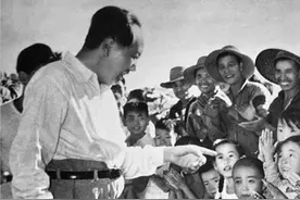 毛主席秘书谢静宜惊呼有妇女偷麦子，毛主席却连忙制止：别出声图片