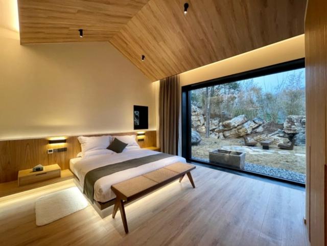 藏于山水，隐于林深丨宜昌南岔湾这家石屋民宿，带你逃离都市