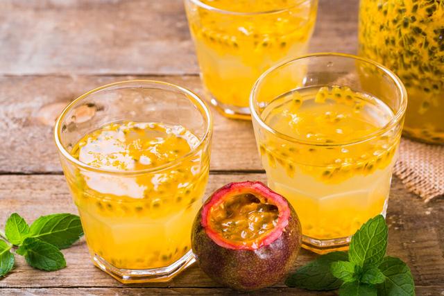 百香果柠檬蜂蜜水 百香果柠檬蜂蜜水的制作方法(图3)