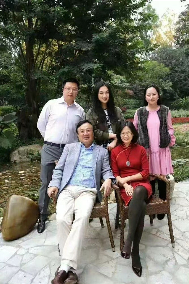 表面是艺人，实际是富家千金的8位女星，她们更不怕的就是潜规则