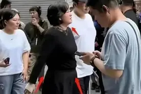 贾玲54亿到账，被曝生子后首现身，暴瘦48斤，穿一身黑又有腰了图片