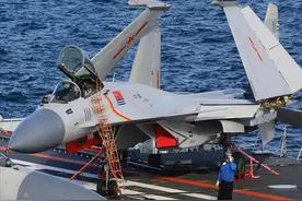 炊事兵保障歼-15舰载机起降？中国航母上的舰员，都有哪些门道？图片