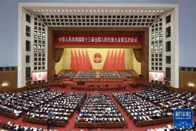战士责任重！记参加历届全国人大的军队女英模代表图片