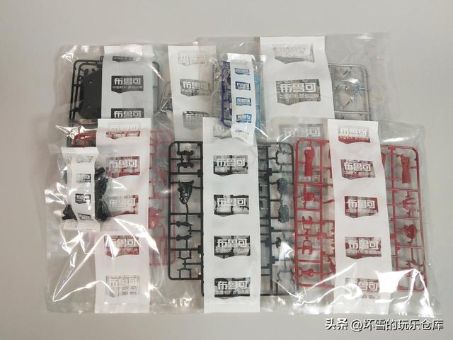 融合！与我携手战斗吧，布鲁可超动积木人捷德奥特曼参上