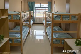 生理教育缺失，初一女生学校宿舍产子，校方：校服太宽看不出图片