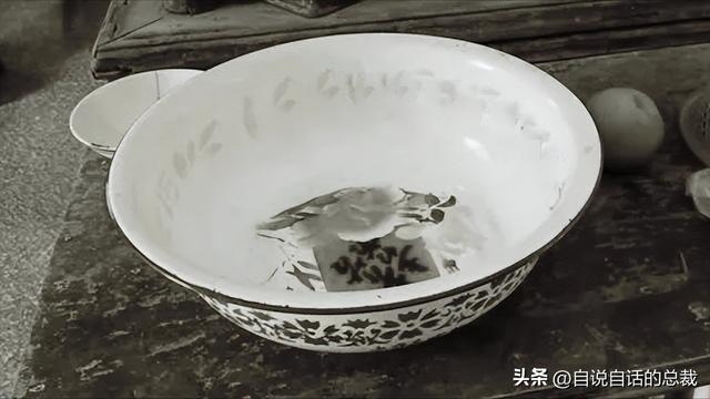 熊猫：真实存在的上古恐惧，为什么只有人类觉得大熊猫很可爱？