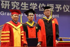 考上研究生才知道，原来导师对不同家境的学生，也会“区别看待”图片