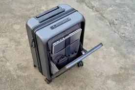 取物方便护隐私，快速过检能充电—地平线8号第二代前开门登机箱图片