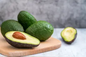 壹邦健康管理：一天什么时候吃牛油果最好 牛油果到什么程度能吃图片