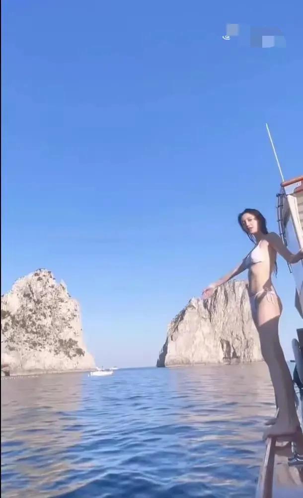 震惊：杨颖与贾世凯意大利度假曝光！海滩尽情享受引发网友热议！