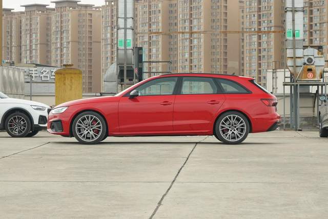 开完了沃尔沃V60，再开奥迪S4 Avant，才发现一个吹牛，一个真牛