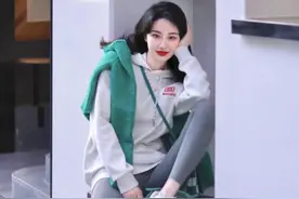 “卫衣+无痕裤”=今秋最洋气显瘦的穿搭！微胖、矮个子都很适合图片