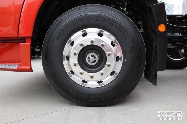 底盘自重仅8.9吨，五星级驾驶室，解放JH6载货车舒适性再升级！