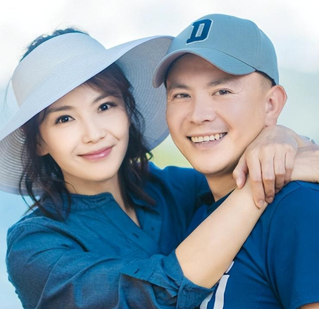 浴缸陪睡、助理手接口水、“跪式服务”，这些明星哪来的优越感？