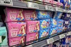 七度空间卫生巾被曝夹层内有虫卵 产品质量问题频出遭消费者拷问图片