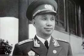 1961年，粟裕问为什么我们还叫解放军？一学员：因为台湾还没解放图片