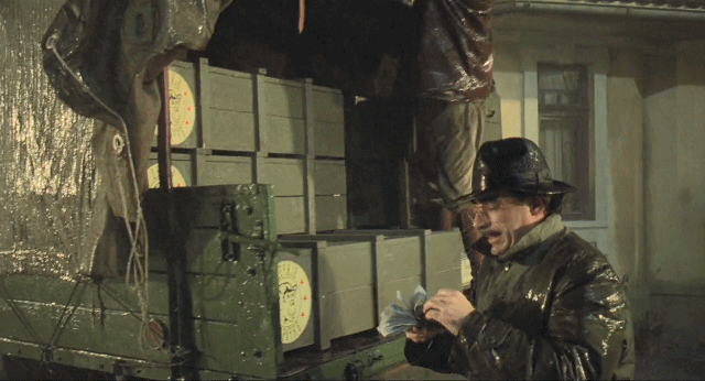 刚解封就冲上9.2！封闭管理20年，吃着狗罐头，搂着军官跳脱衣舞