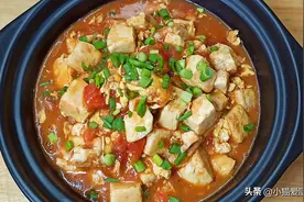 豆腐里边放入番茄和鸡蛋简直是绝配，简单一炖，开胃好吃，太香了图片