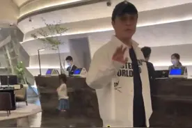 陈思诚“一拖四”带美女进酒店，黑眼圈超重憔悴不堪像是被掏空图片