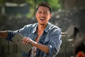 奇葩一幕！王雷拿下飞天奖却无人关注，没得奖的于和伟冲上了热搜图片